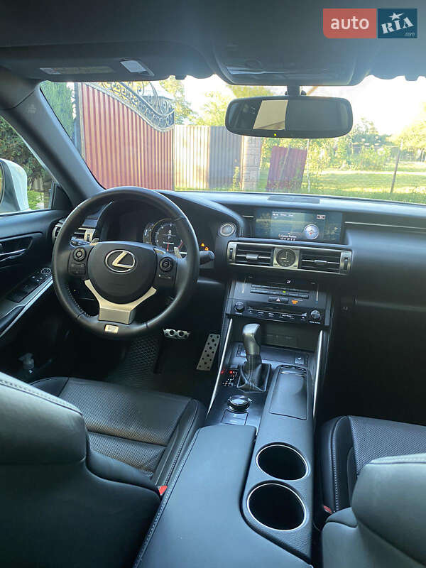 Седан Lexus IS 2014 в Тячеве