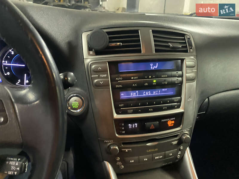 Седан Lexus IS 2008 в Луцьку