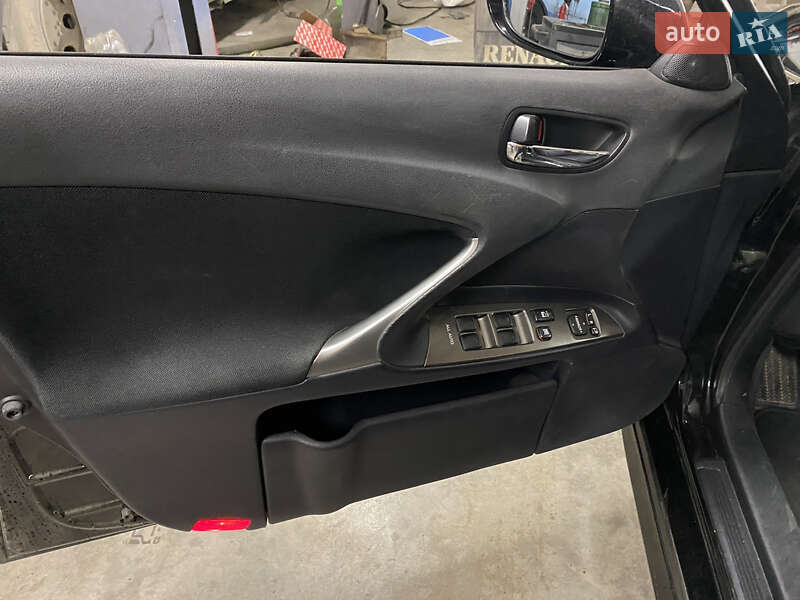 Седан Lexus IS 2008 в Луцьку