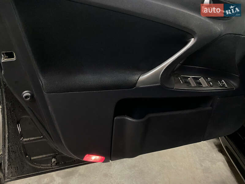 Седан Lexus IS 2008 в Луцьку