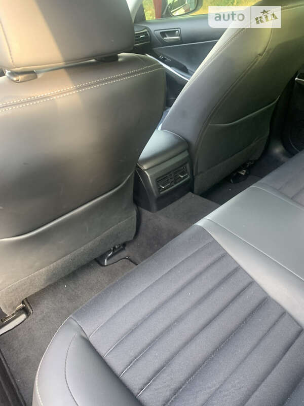 Седан Lexus IS 2017 в Николаеве