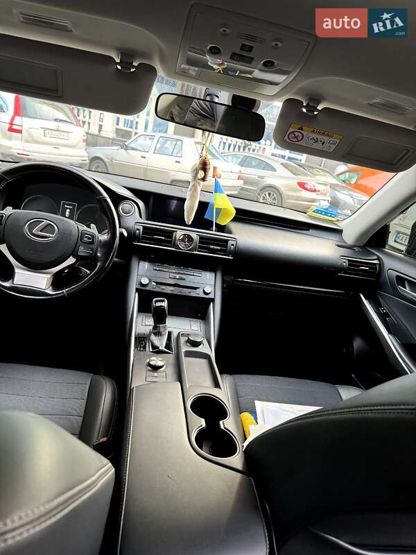Седан Lexus IS 2017 в Києві