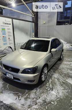 Седан Lexus IS 2000 в 