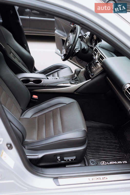 Седан Lexus IS 2013 в Киеве