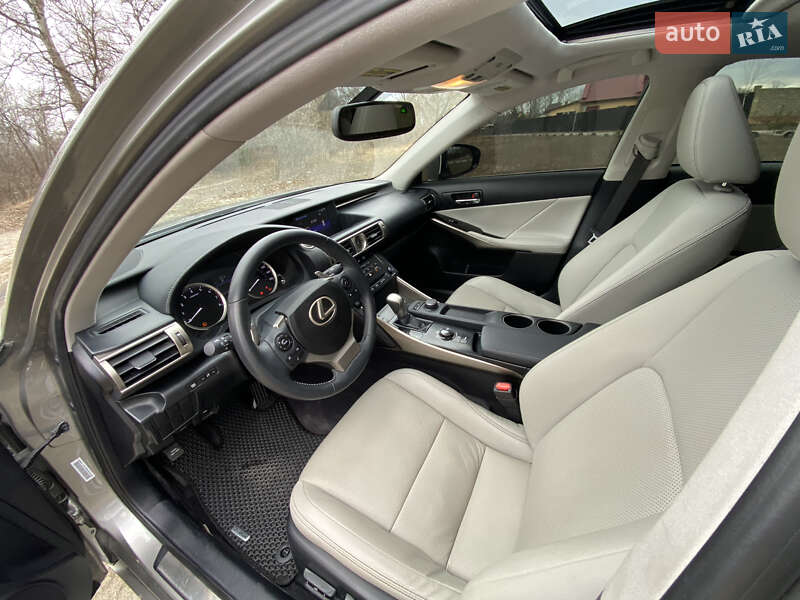 Седан Lexus IS 2013 в Полтаве
