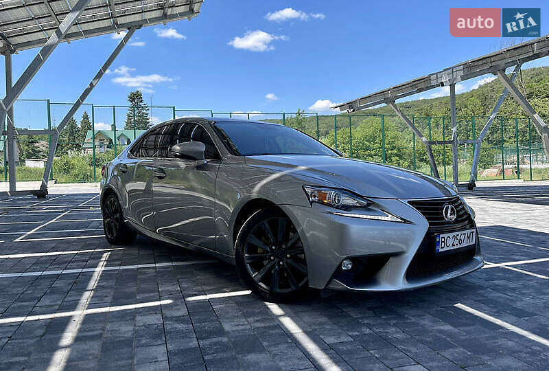 Седан Lexus IS 2015 в Ивано-Франковске