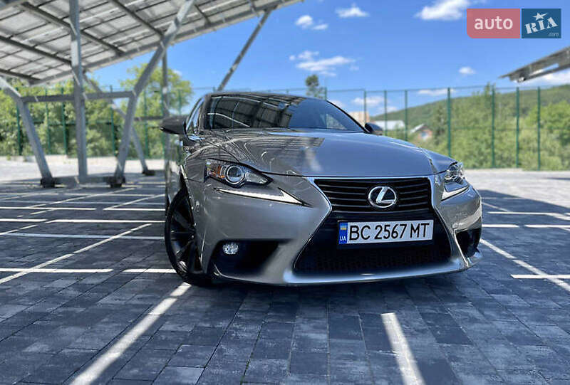 Седан Lexus IS 2015 в Ивано-Франковске