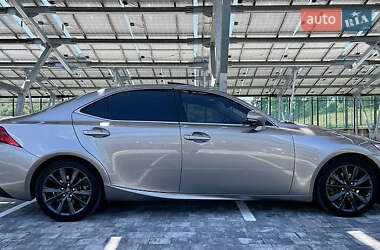 Седан Lexus IS 2015 в Ивано-Франковске
