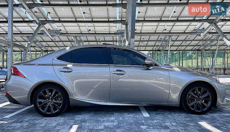 Седан Lexus IS 2015 в Ивано-Франковске