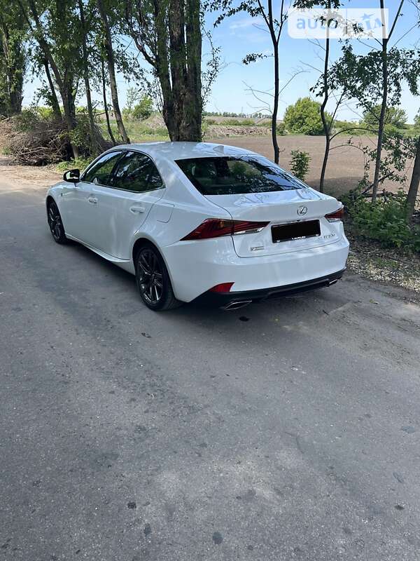 Седан Lexus IS 2018 в Мироновке