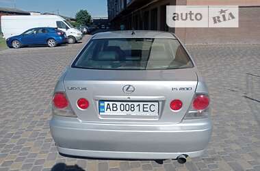 Седан Lexus IS 2000 в Виннице