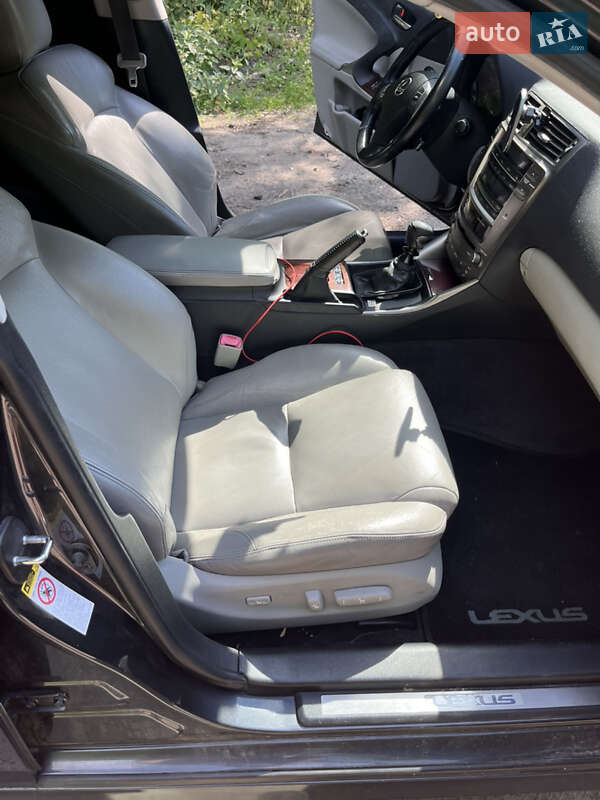 Седан Lexus IS 2007 в Жовкві