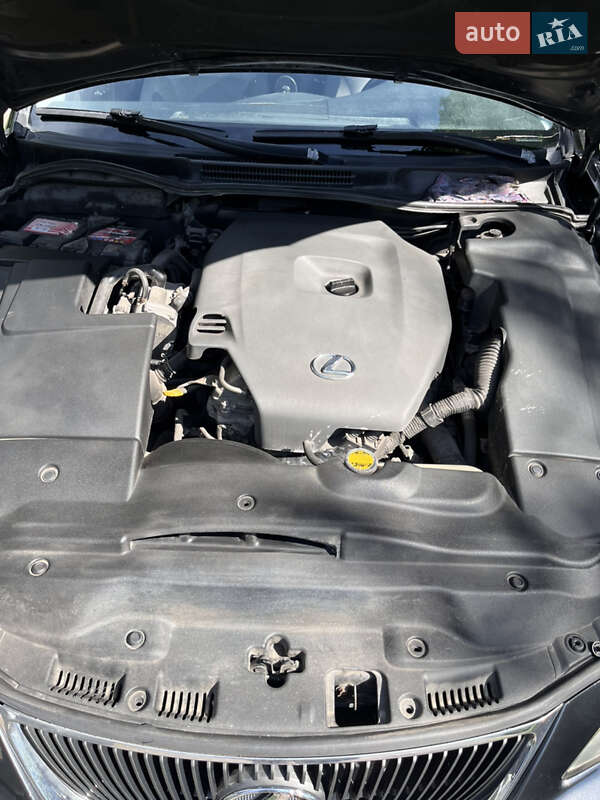 Седан Lexus IS 2007 в Жовкві