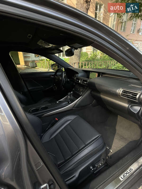 Седан Lexus IS 2014 в Дніпрі