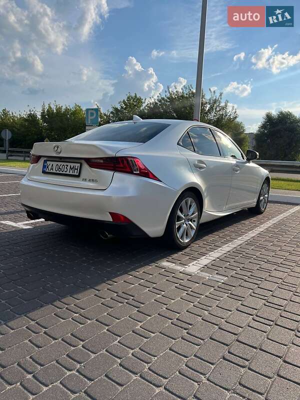 Седан Lexus IS 2015 в Киеве фото 8 Седан Lexus IS 2015 в Киеве