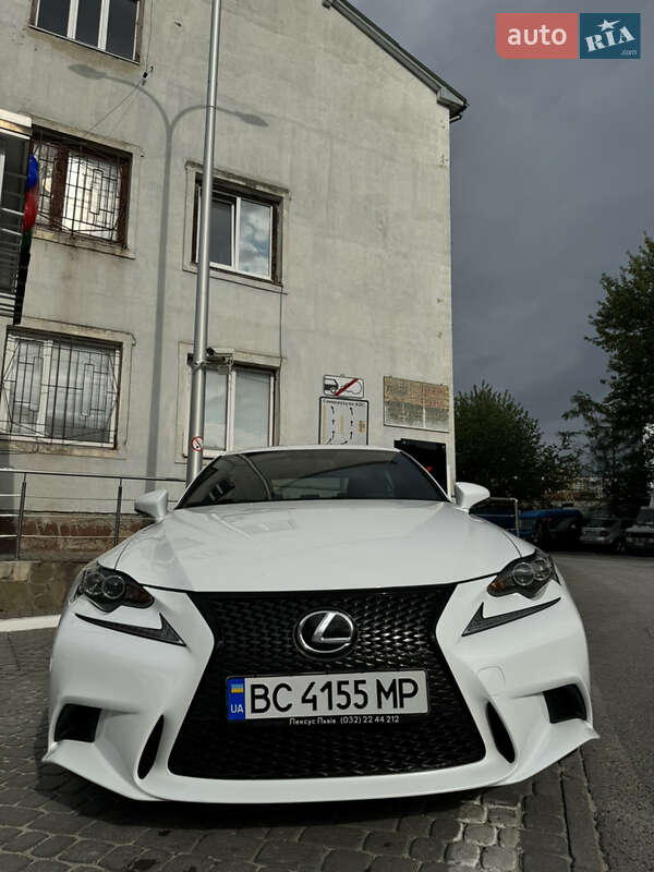 Седан Lexus IS 2016 в Львове
