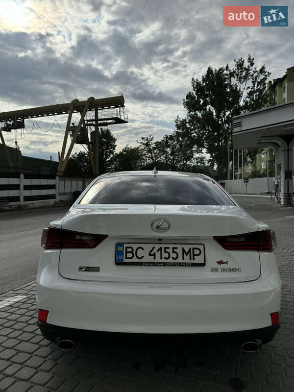 Седан Lexus IS 2016 в Львове