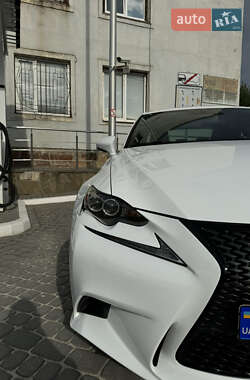 Седан Lexus IS 2016 в Львові