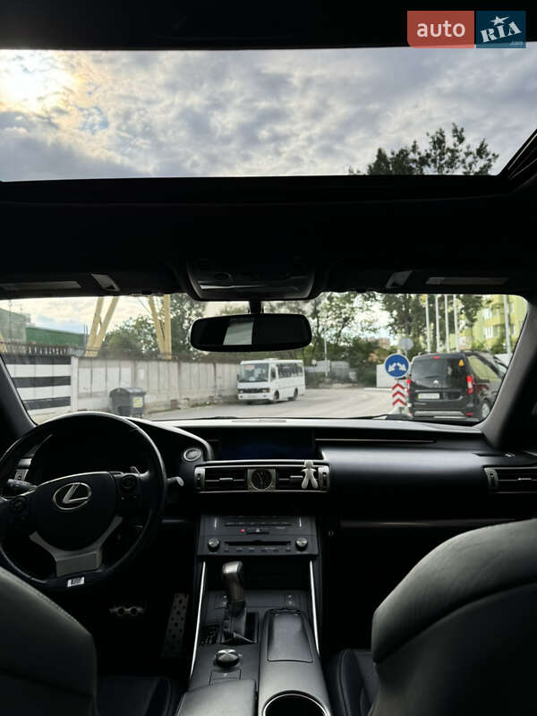 Седан Lexus IS 2016 в Львове