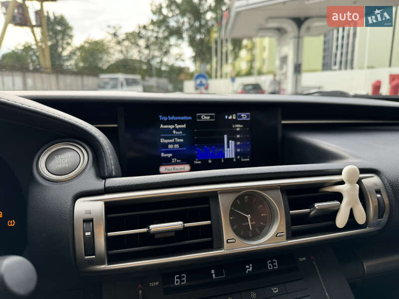 Седан Lexus IS 2016 в Львове