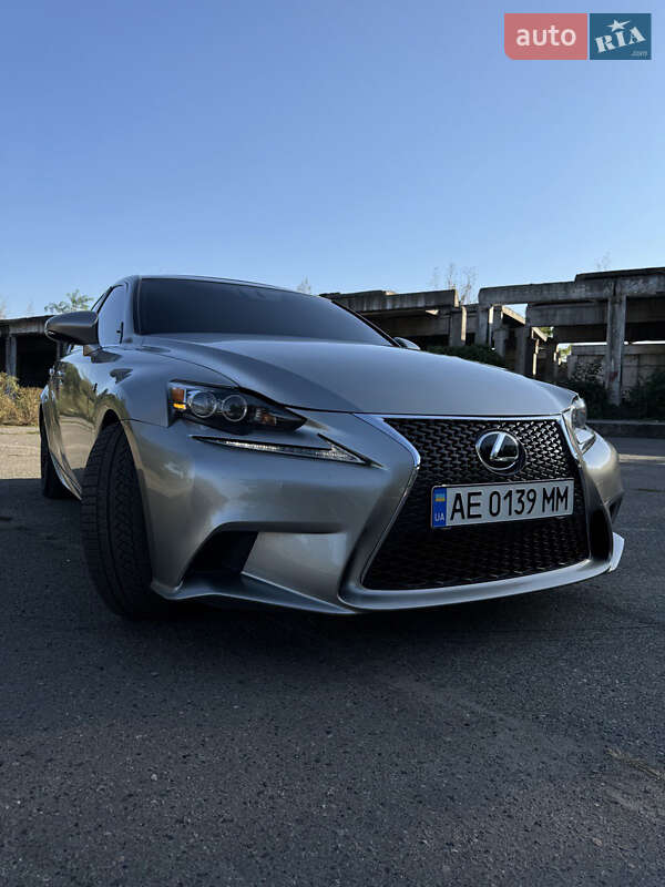Седан Lexus IS 2015 в Лубнах