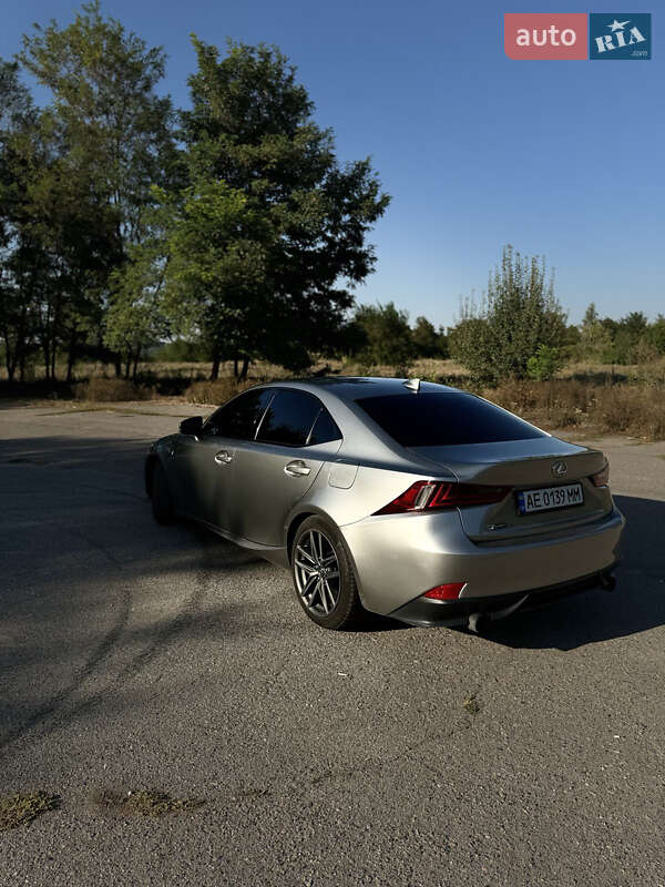 Седан Lexus IS 2015 в Лубнах