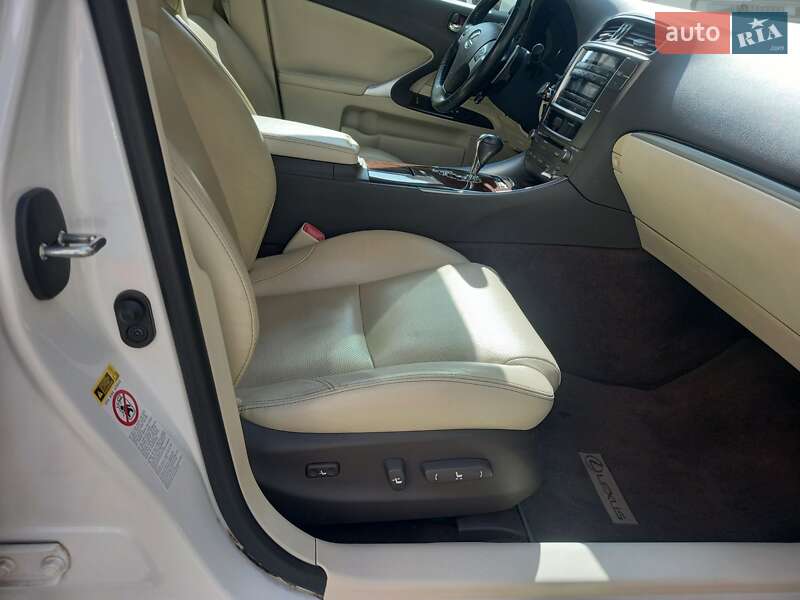 Седан Lexus IS 2013 в Хмельницком