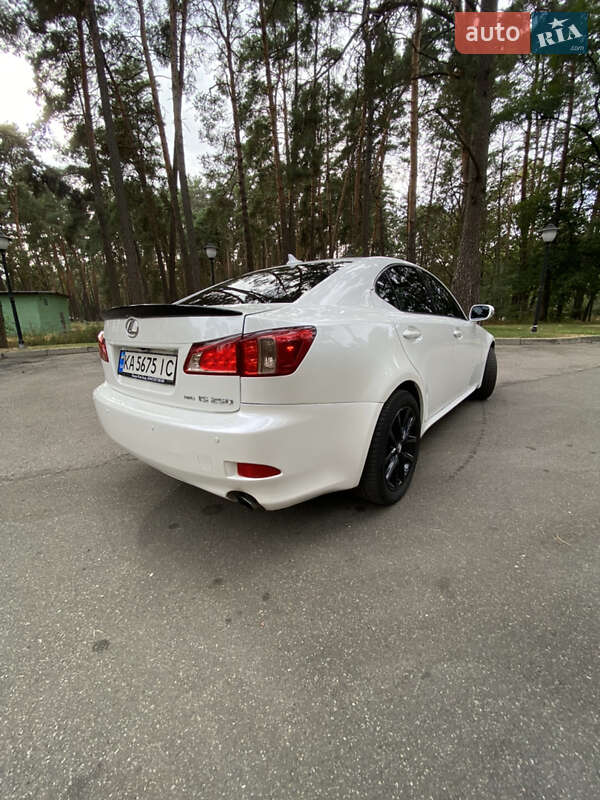 Седан Lexus IS 2012 в Києві
