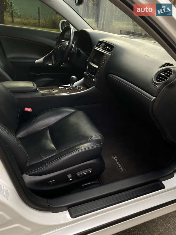 Седан Lexus IS 2012 в Києві