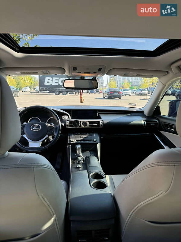 Седан Lexus IS 2016 в Киеве фото 11 Седан Lexus IS 2016 в Киеве