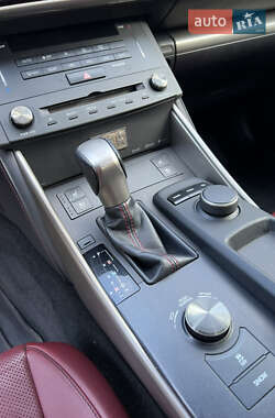 Седан Lexus IS 2014 в 