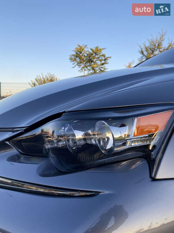 Седан Lexus IS 2013 в Одессе