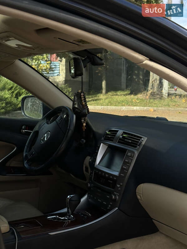 Седан Lexus IS 2007 в Рокитном