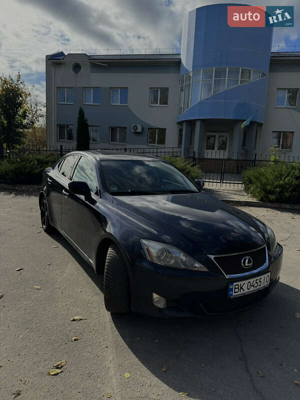 Седан Lexus IS 2007 в Рокитном