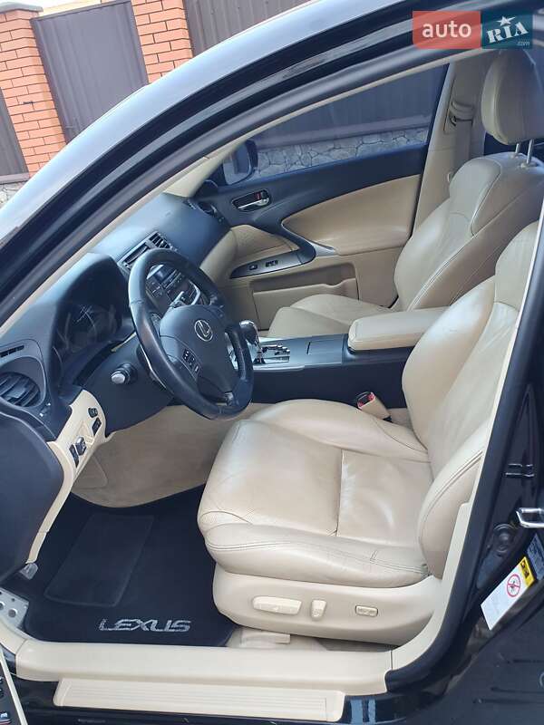 Седан Lexus IS 2007 в Виннице