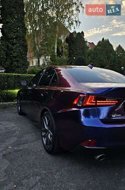 Седан Lexus IS 2016 в Тернополі