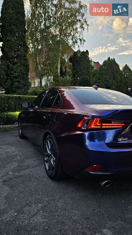Седан Lexus IS 2016 в Тернополі