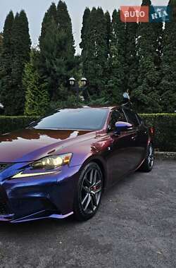 Седан Lexus IS 2016 в Тернополі