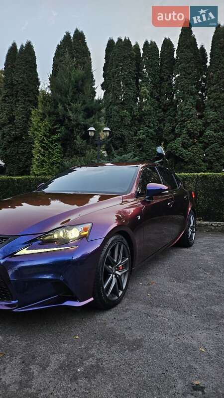 Седан Lexus IS 2016 в Тернополі