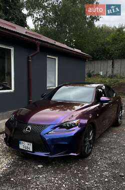 Седан Lexus IS 2016 в Тернополі