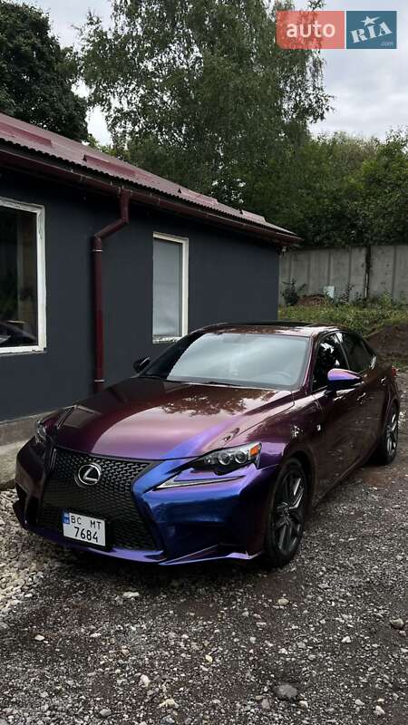 Седан Lexus IS 2016 в Тернополі