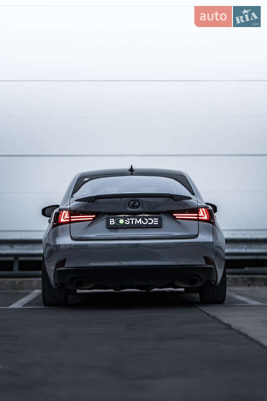 Седан Lexus IS 2015 в Києві