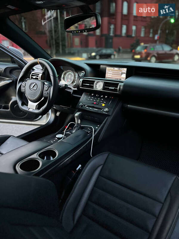 Седан Lexus IS 2015 в Києві