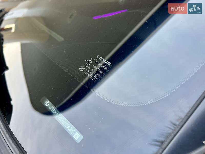 Седан Lexus IS 2015 в Дніпрі