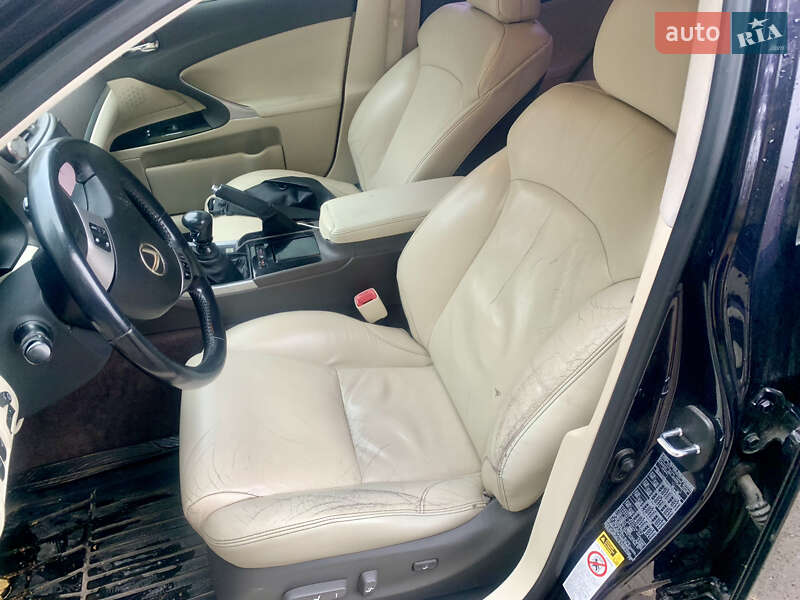 Седан Lexus IS 2011 в Кривом Роге