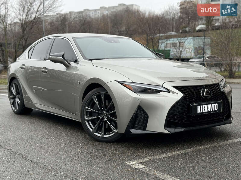 Седан Lexus IS 2023 в Києві