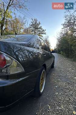 Седан Lexus IS 2000 в 