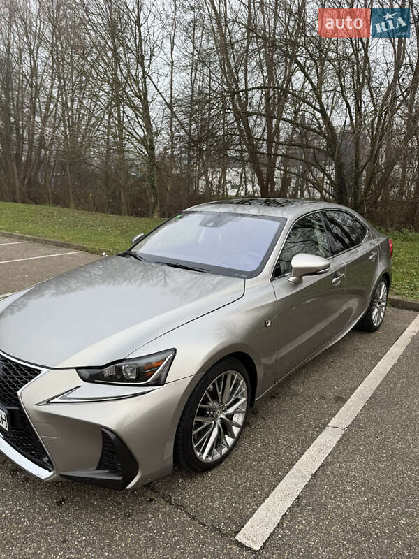 Седан Lexus IS 2017 в Львове фото 5 Седан Lexus IS 2017 в Львове
