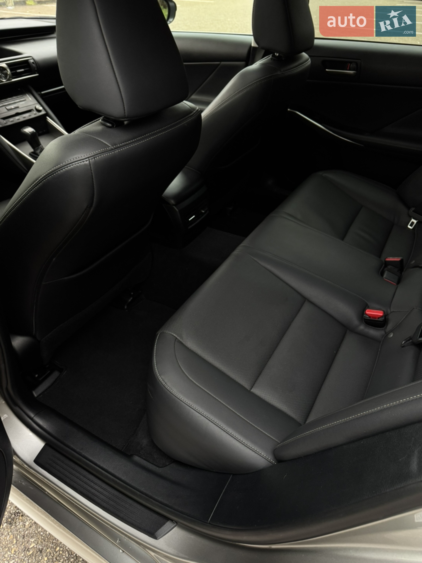 2017 Lexus IS - мініатюра 14