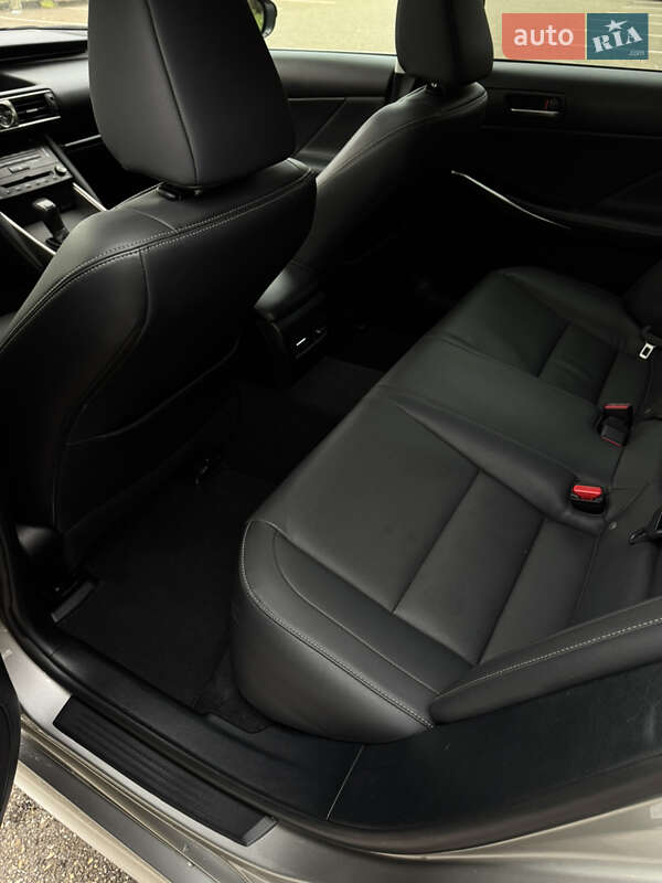 Седан Lexus IS 2017 в Львове фото 14 Седан Lexus IS 2017 в Львове